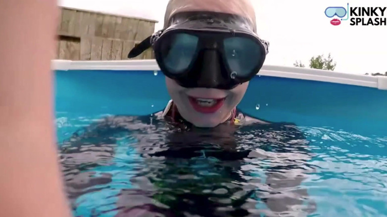 UKCuteGirl Lucy Lauren: Unterwasser-neoprenanzug-WICHsanleitung in meinem privaten pool