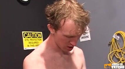 Gay Diaries: Il ragazzo tatuato si fa trapanare il culo stretto in...