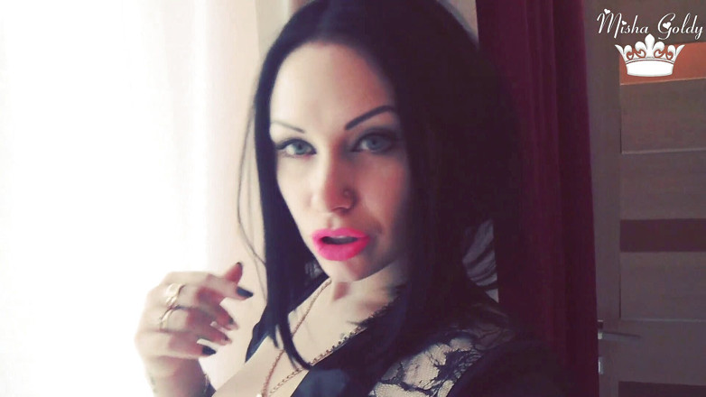 Goddess Misha Goldy: ネオンピンクの口紅