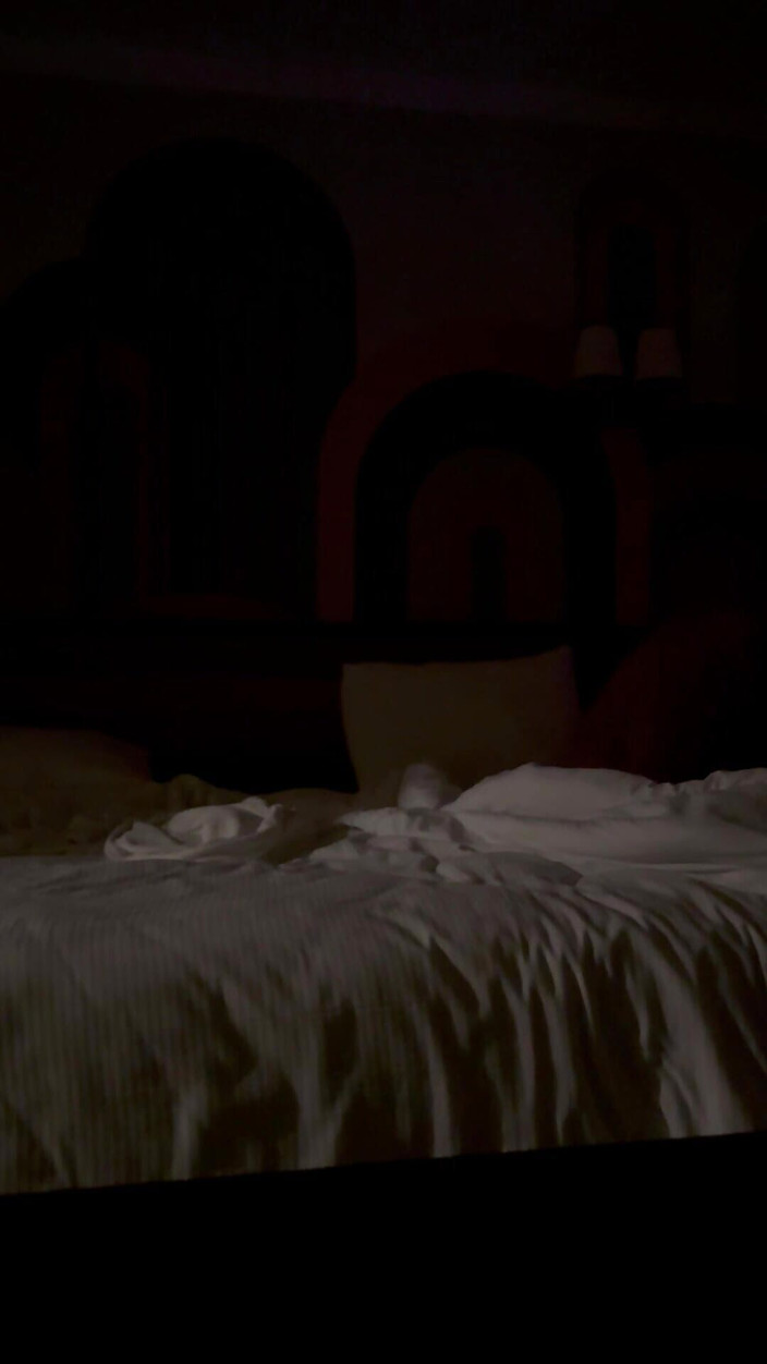 Juli_July: Spontan sex på hotellet när du är på affärsresa
