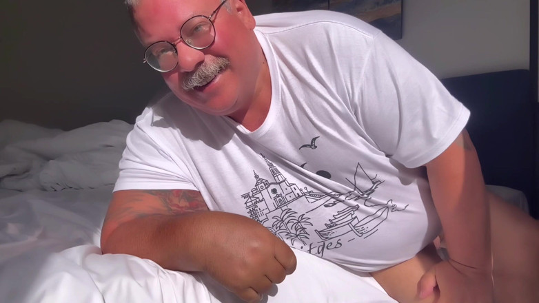 Hand-Free-Daddy-Chub: Pancia Gigante E Tette Da Uomo Con Un Splendido Cetriolo...