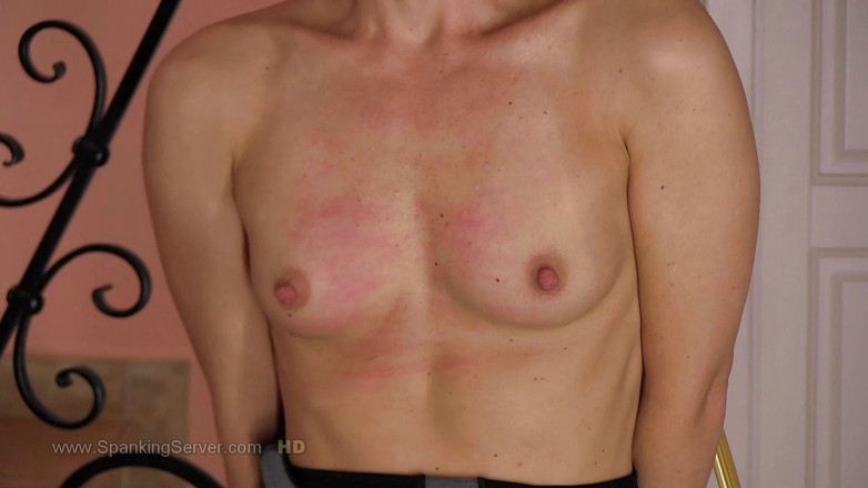 Spanking Server: Sasha zweep met kleine borsten