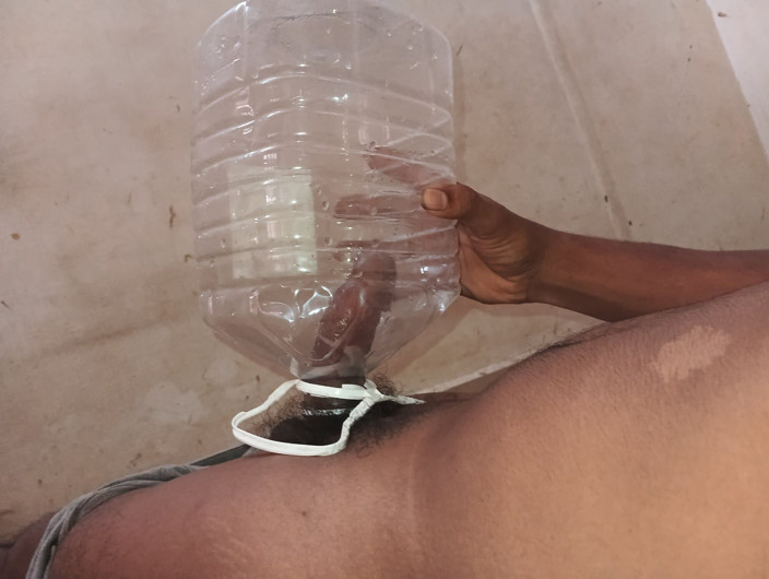Deshichut1: Dengan memasukkan tanah ke dalam botol, saya mengambil air keluar...