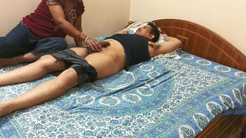 Popmini: Milf arrapata bengalese succhia il cazzo e viene scopata duro...