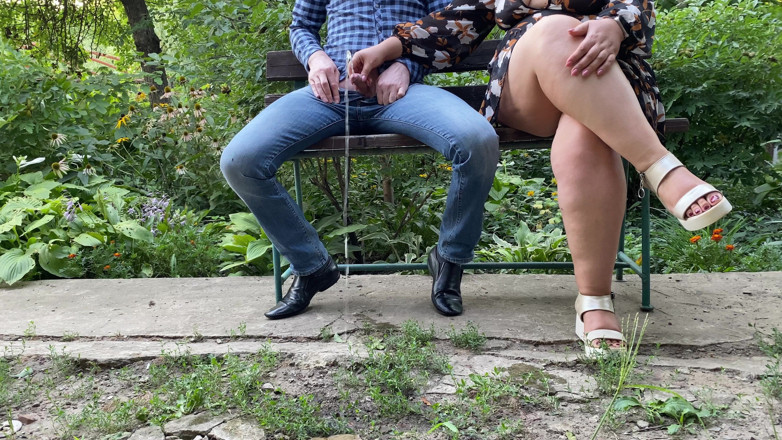 OurFetishLife: Madrastra por favor déjame orinar por ti