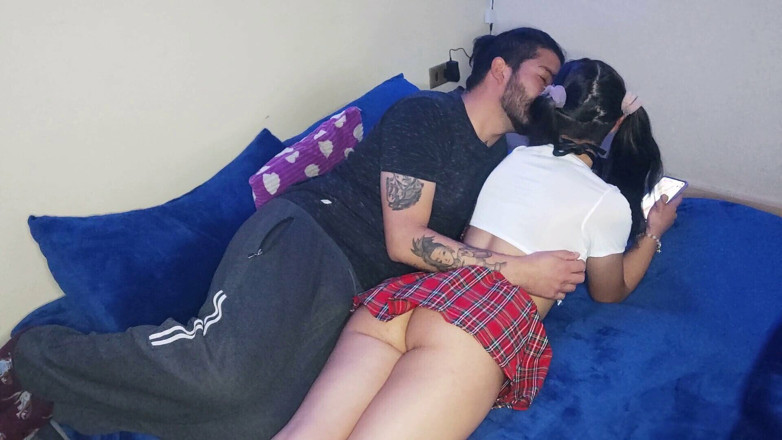 Jmyztikoxsteffy: Me follo a mi estudiante después de la clase 1