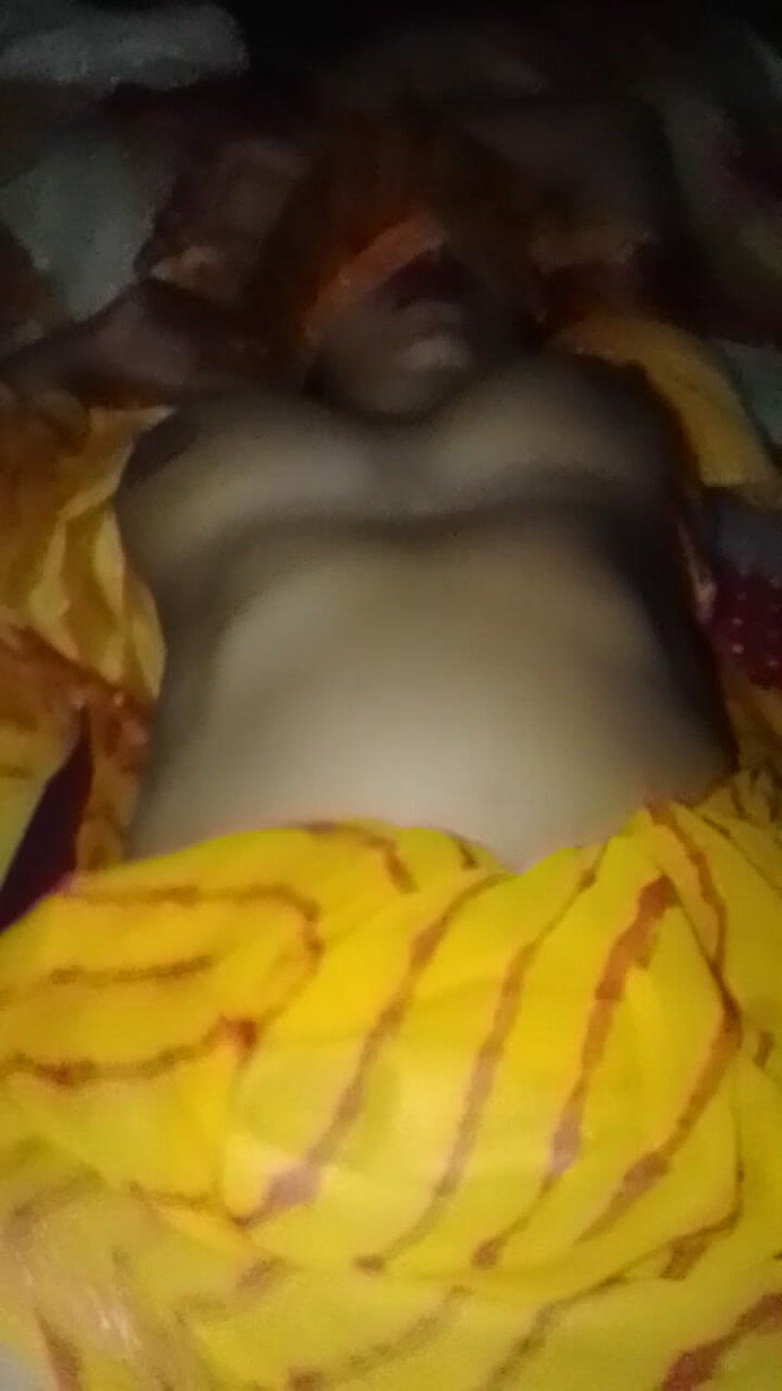 Soni sk: Une femme au foyer indienne trompe son mari