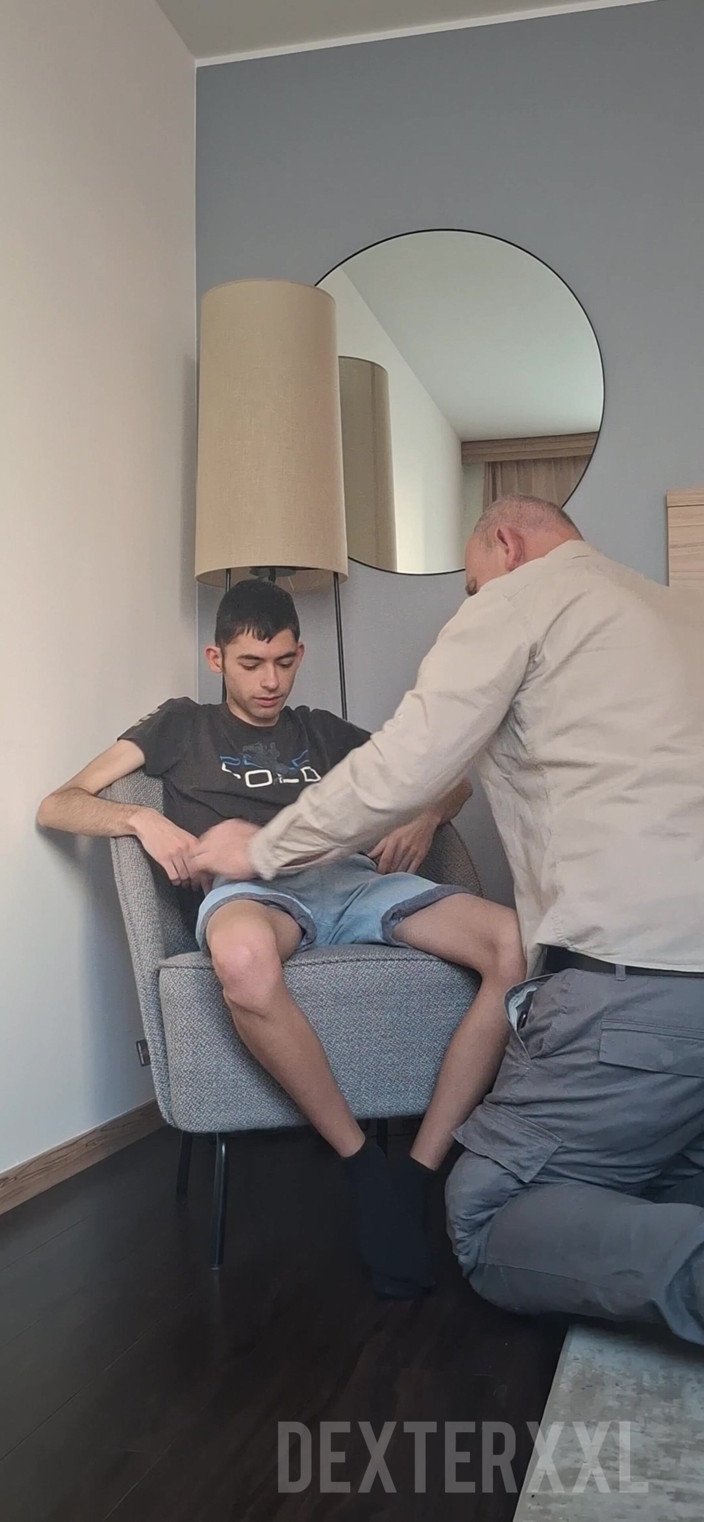Dexterxxlfun: Rafael, un jeune Espagnol sexy à la bite énorme baise le gros...