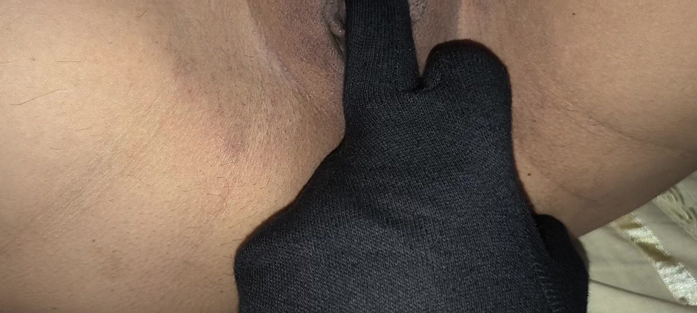 Lucy_Milf: Indisk MILF med handskar fantasi