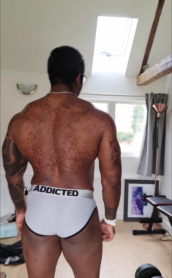 Amadeus: Bu ayın beyaz örgülü addictedunderwear'ı var