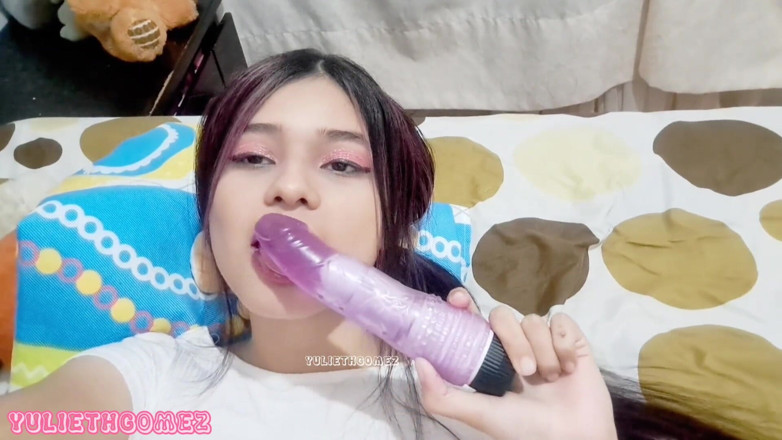 Yulieth Gomez: 哥伦比亚女郎在视频通话中和她的继父自慰