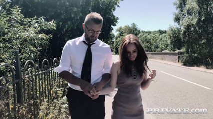 Private.com: La sexy rossa Ella Hughes confessa i suoi incontri sessuali...
