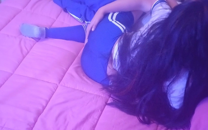 Astrid Cute: Sınıf! Meksikalı öğrenci üvey kızlarını evde sınıf arkadaşıyla sikişirken şaşırttı