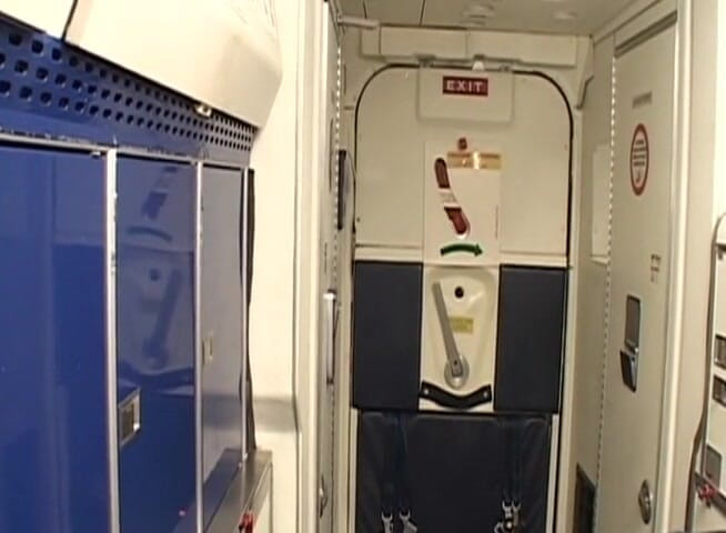 Public Lust: La ragazza biricchina viene scopata nell'aereo