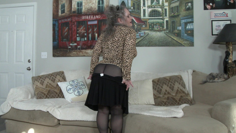 Pantyhose me porn videos: Olgun öğretmen Bayan Torrey zor bir günün ardından külotlu çorapını parçalıyor