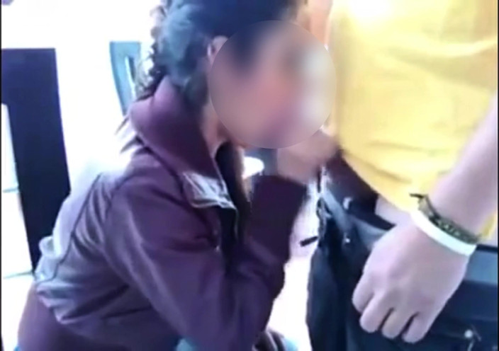 SanskariGirl1: Schneller Blowjob Im Büro