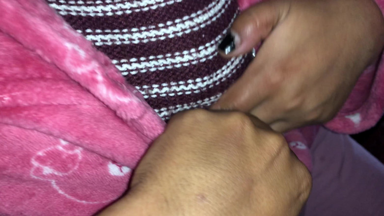 Lustybaby605: J’ai glissé ma bite dans sa chatte