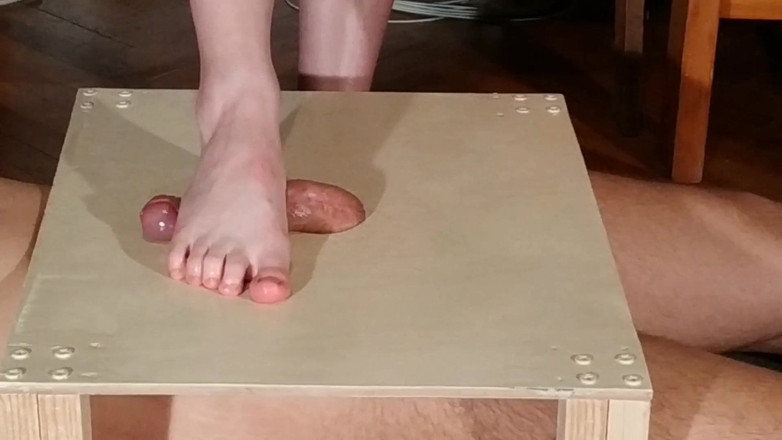 Beth Kinky: Domina, pieds nus, baise de bite et footjob, partie 1, HD