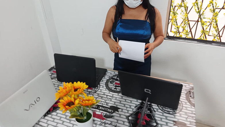 Negrita sexy: The Soldier Visits a Computer Store and Fucks the Employee