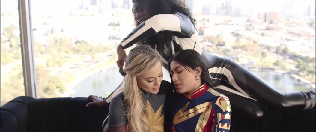 Cosplayground: Super-herói sexo a três