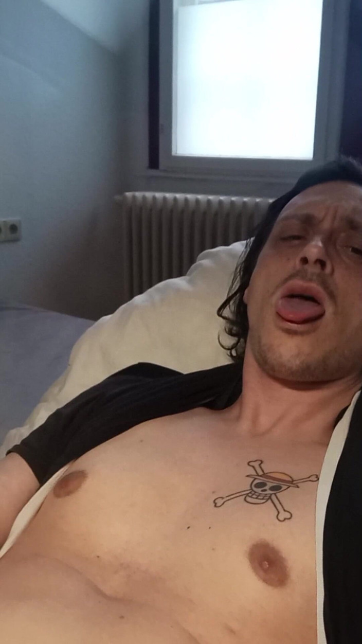 MrBurtzel: Un grande numero solista sul letto!