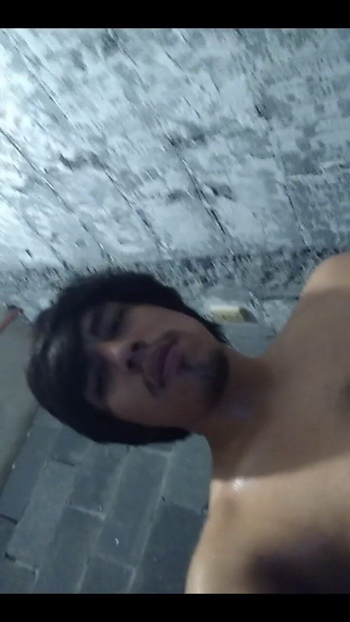 AlexAlejandro13: Complètement nue, quelle grosse bite j’ai