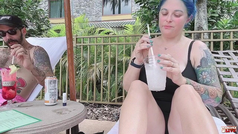 Penny Pax: Penny pax diajak ngentot di pinggir kolam renang sama orang...