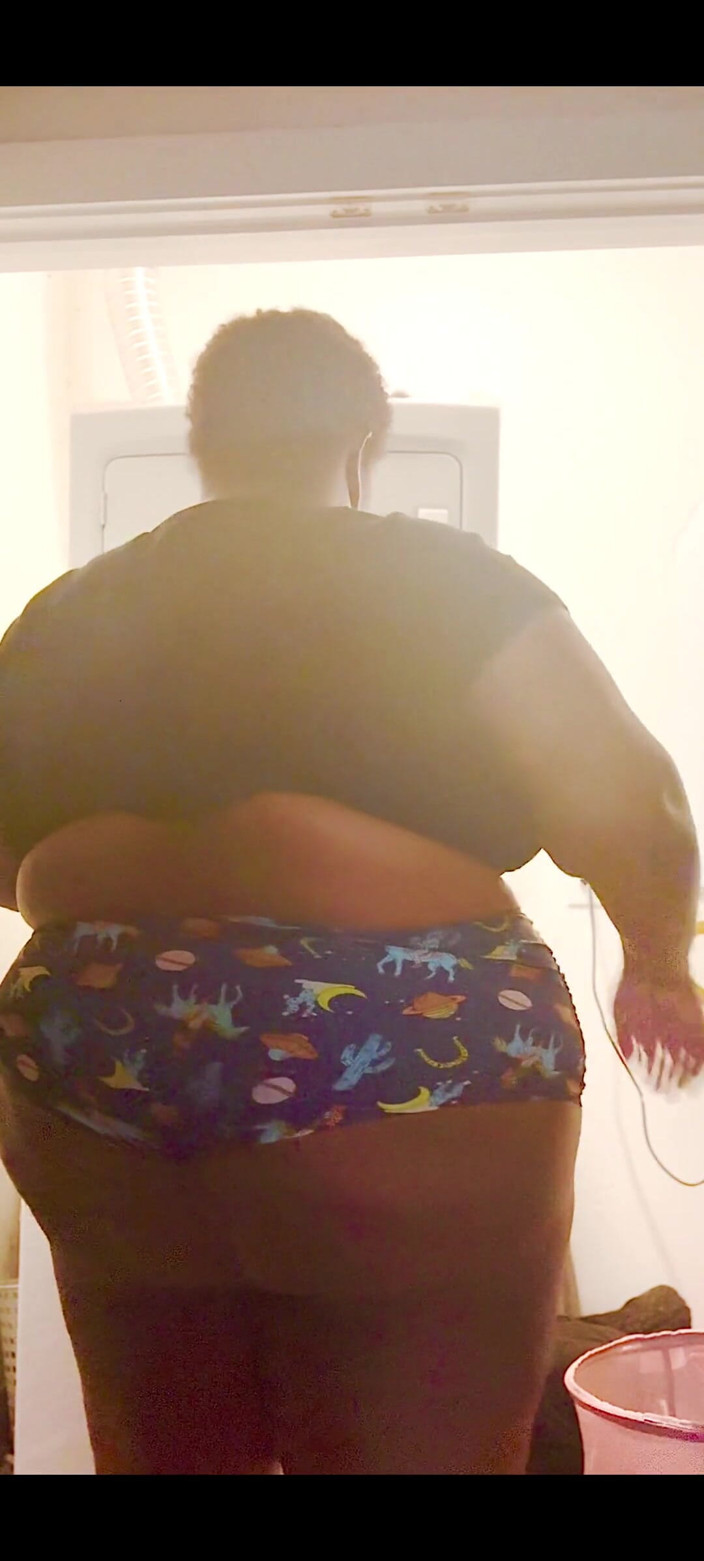 Monique Starr: Chytíte svou sexy, vysokou, bbw, ebenovou a nevlastní mámu, jak...