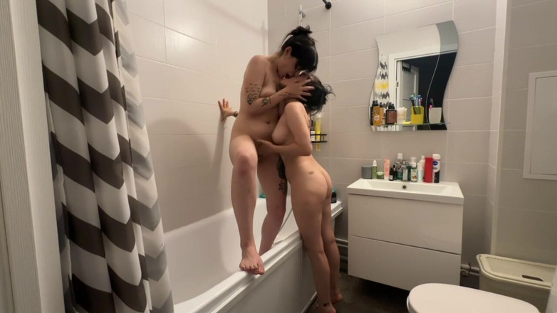 LuchCrush: Beni banyoda yakaladın