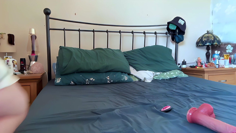 Frequentmasturbation: Una Casa Arrapata Calda Da Sola Coperta D'olio Completamente Nuda...