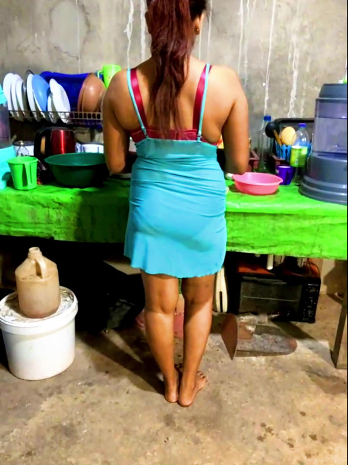 Tiyana: Hotwife Allow Fingering Husband Her Pussy While She Cooking
