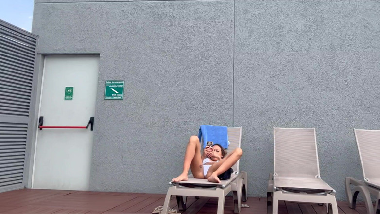 PriscilaBelini: Nahrál jsem svého slavného souseda, jak se opaluje v zubním...