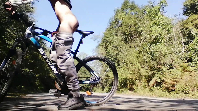 Culopeke: Slim boy with his bike in the park