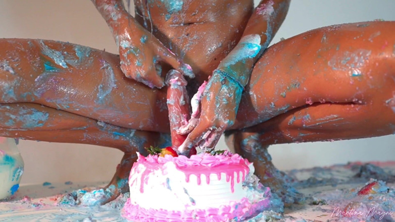 MartinaMagni: I Enjoy Three Cakes All Over My Body