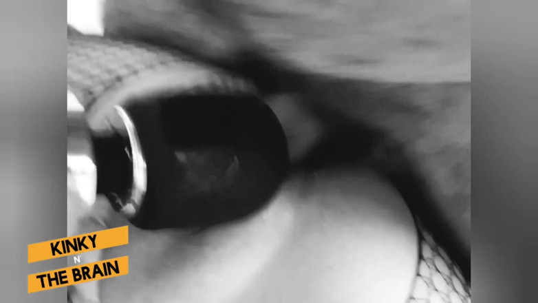 Kinky N the Brain: Après la soirée, baise rapide dans un résille avec éjaculation sur...