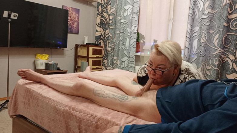 Zona901: 딥 오럴 후 사정을 간신히 삼켜버린 이웃