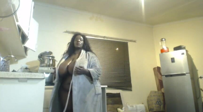 Legendary Booty Overdose: Bella donnona ssbbw stuzzica e si masturba