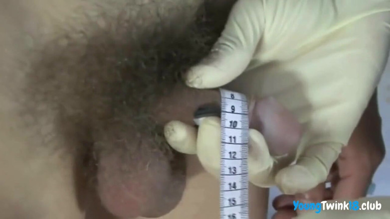 Sam Cox 18: Gêmeos quentes receberam massagem quente