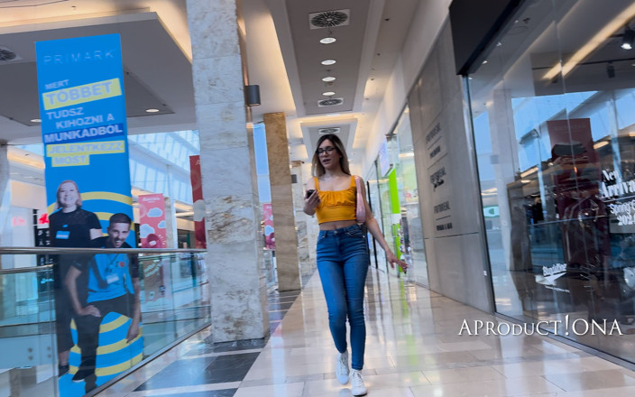 AproductionA: Alışveriş Merkezinde ıslama