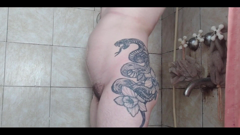 RavenHearth666VIP: Ich stecke meinen rosa plug ein und dusche damit, um...