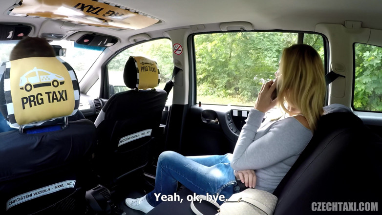Czech Taxi: Nympho mature à forte poitrine