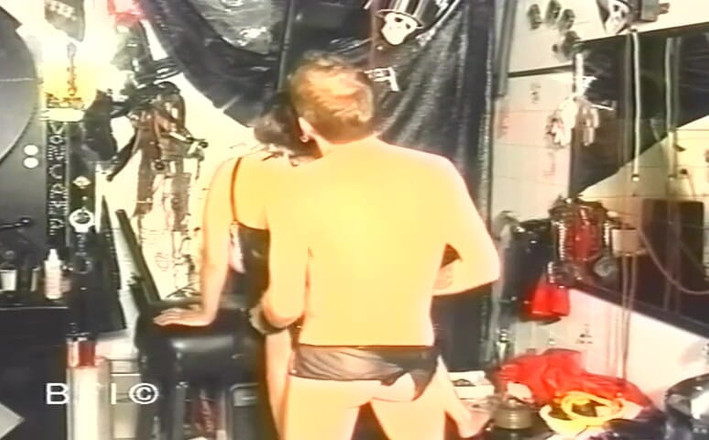 Hardcore slave sex: Sklavin melkt