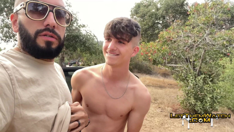 Let them watch: Öffentliches Ficken Erwischt, Hardcore, Anal, Großer Cumshot! Unbeschnittener Twink