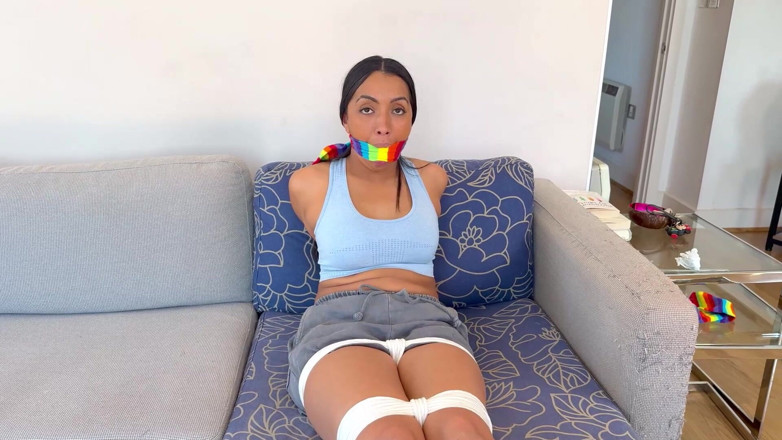 Latina Fetish: Courtney in: gefesseltes Nanny Left Kämpfen, Spielzeitstrafe (hd + bts)