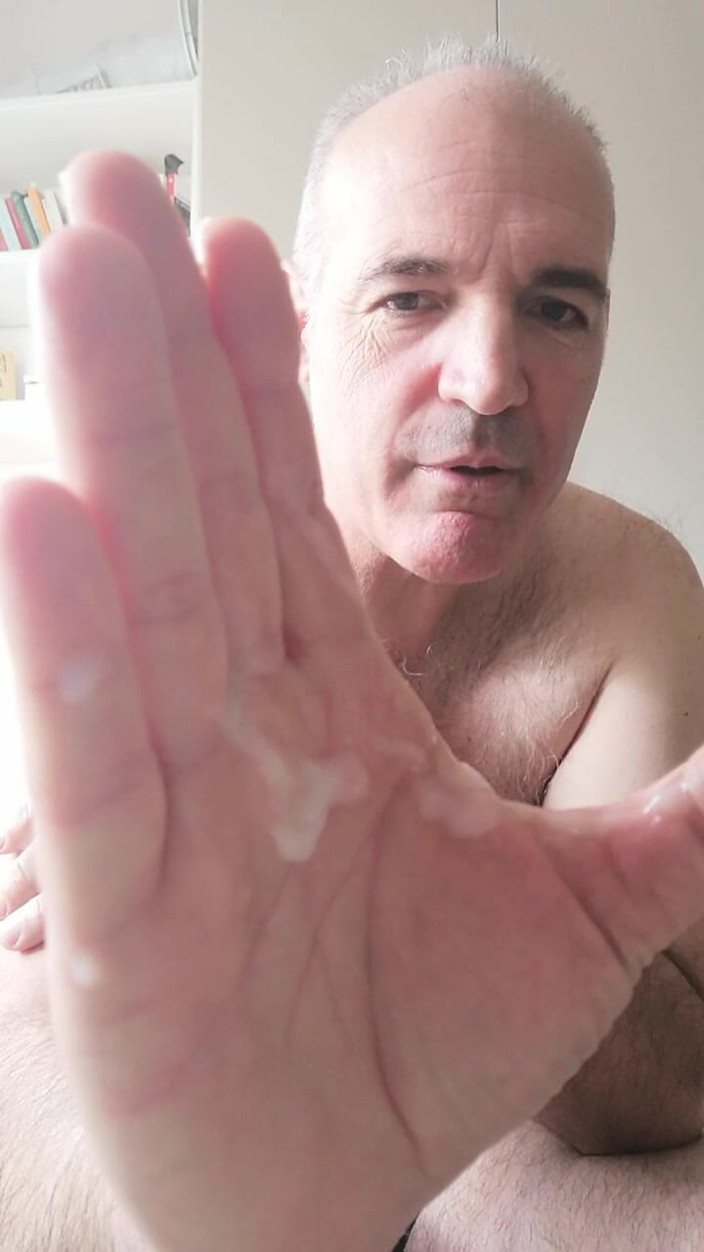 Setesesso7: Lèche la main de sperme chaud