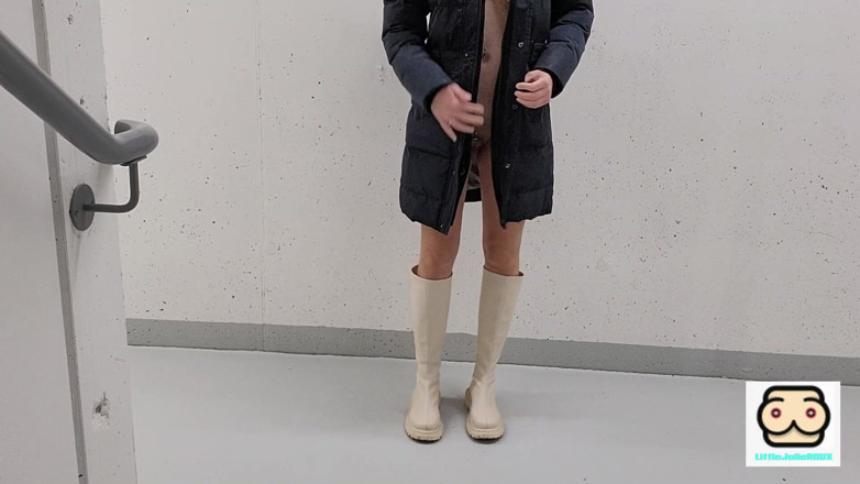 littlejolieroux: Pinkel-verzweiflung und nasse muschi-masturbation