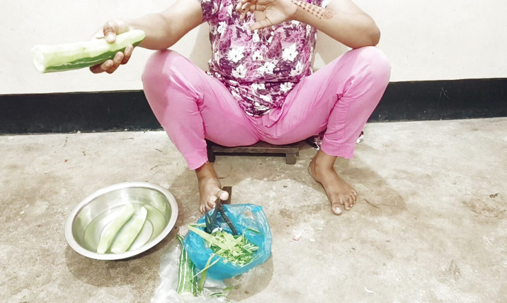 Banglasexycouple: Arbetande indisk tjej knullar Bangla smutsiga samtal