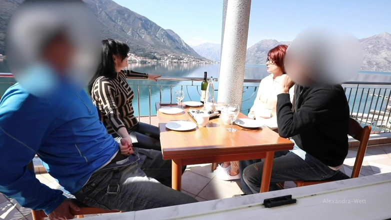 Alexandra Wett: Emporté sous la table au milieu du restaurant