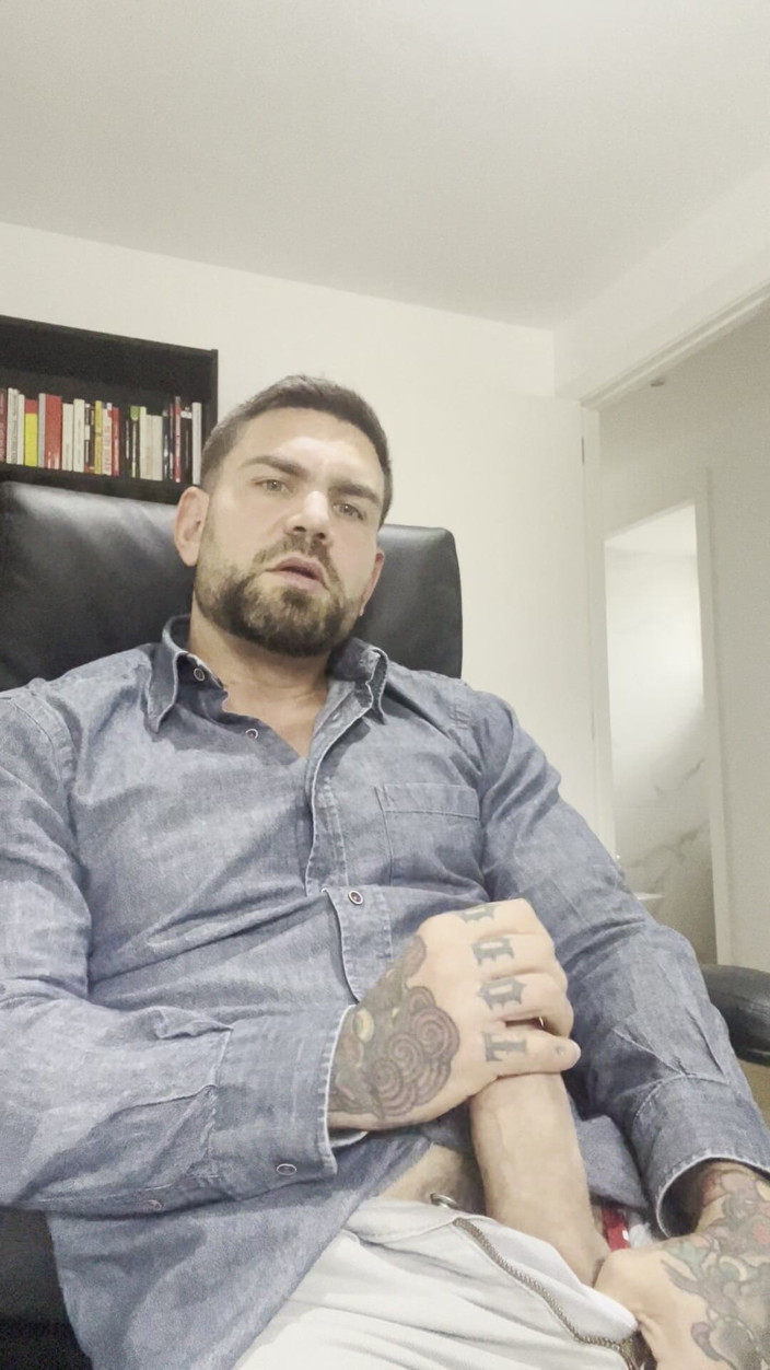 Juan Lucho Gay: Ich Masturbiere Nur Mit Meiner Kleidung an