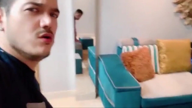Romeoblowjob: Moja randka z Grindr daje mi ciasny dziewiczy tyłek!